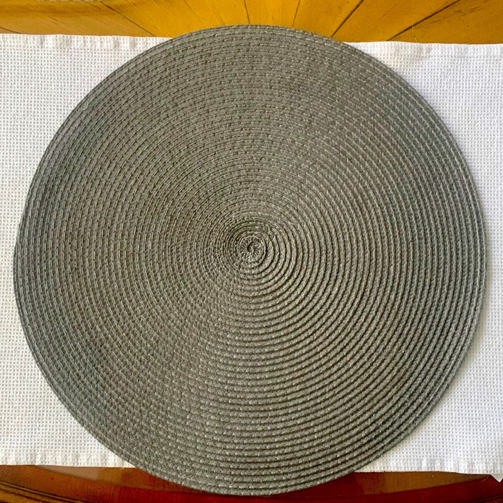 2 fir$15 bundle Placemats set of 5round gray woven, plastic coated(one price)